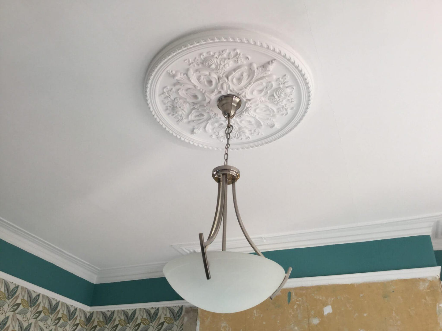 B3015 - Ceiling Rose installed with a light