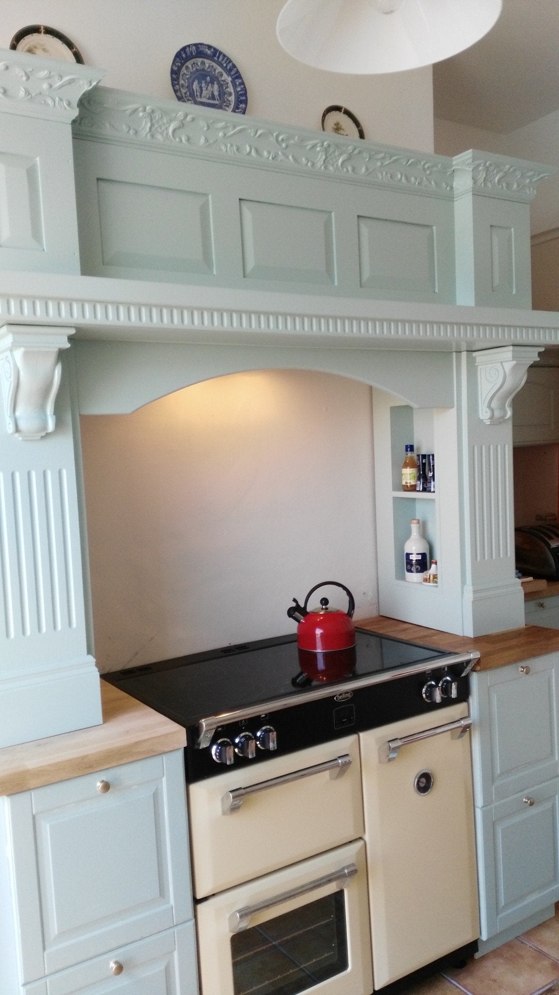 Lattice & Scroll - Classic Coving installed in a kitchen